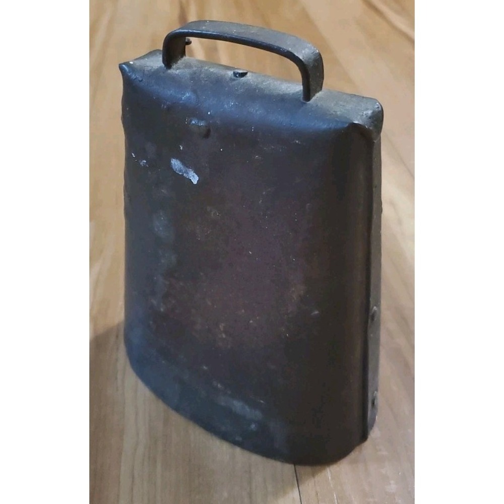 Antique Primitive‎ Riveted Metal Cow Bell Rustic Farmhouse - Picture 3 of 9